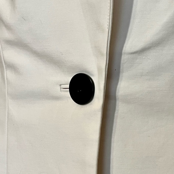 DANA BUCHMAN white Blazer with black ribbon details in waist and front up collar - Picture 10 of 12